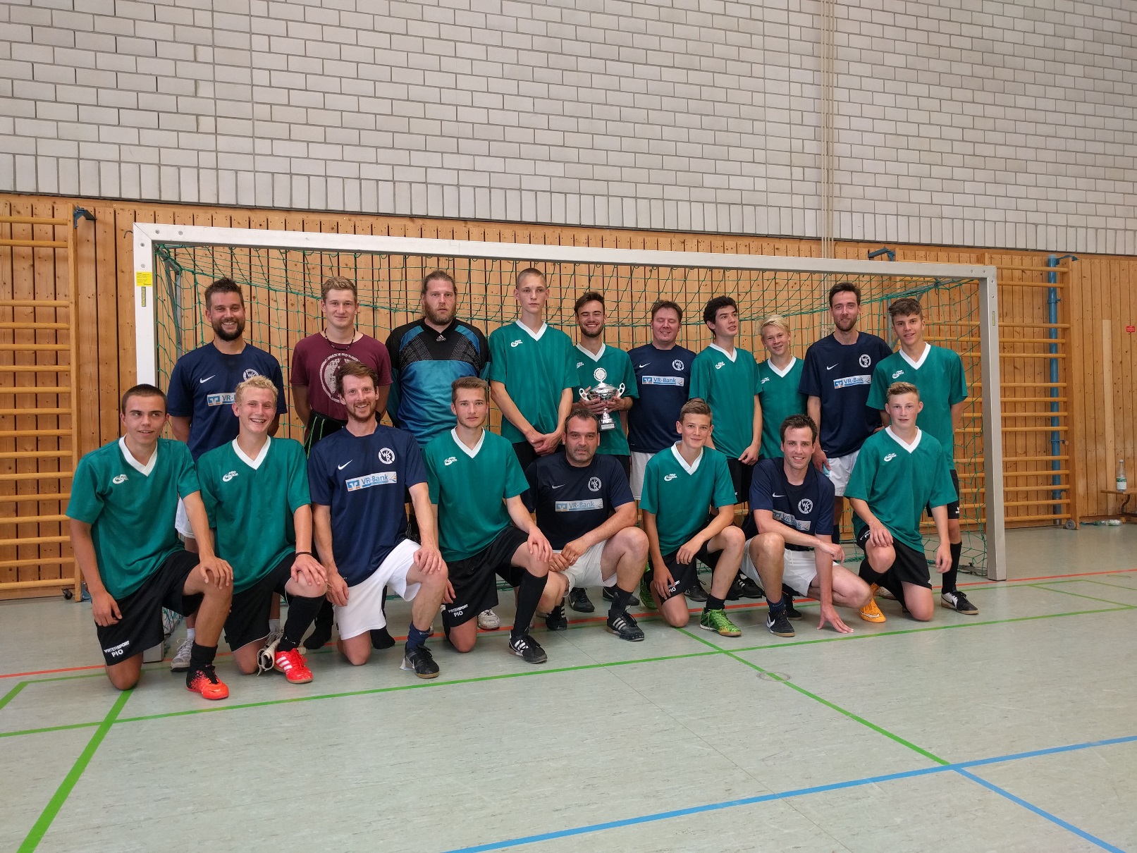 1516 10 Fussball 01